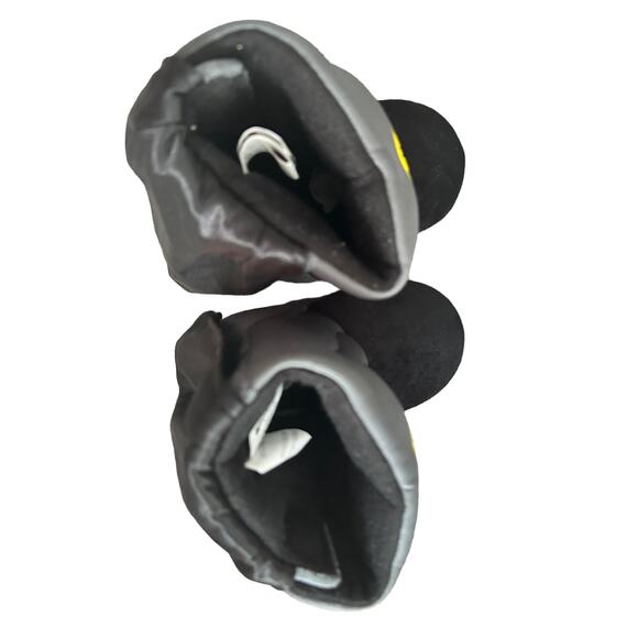 Kid's Batman Booties Size Small (5-6) Cape Winter Boots - Picture 4 of 7